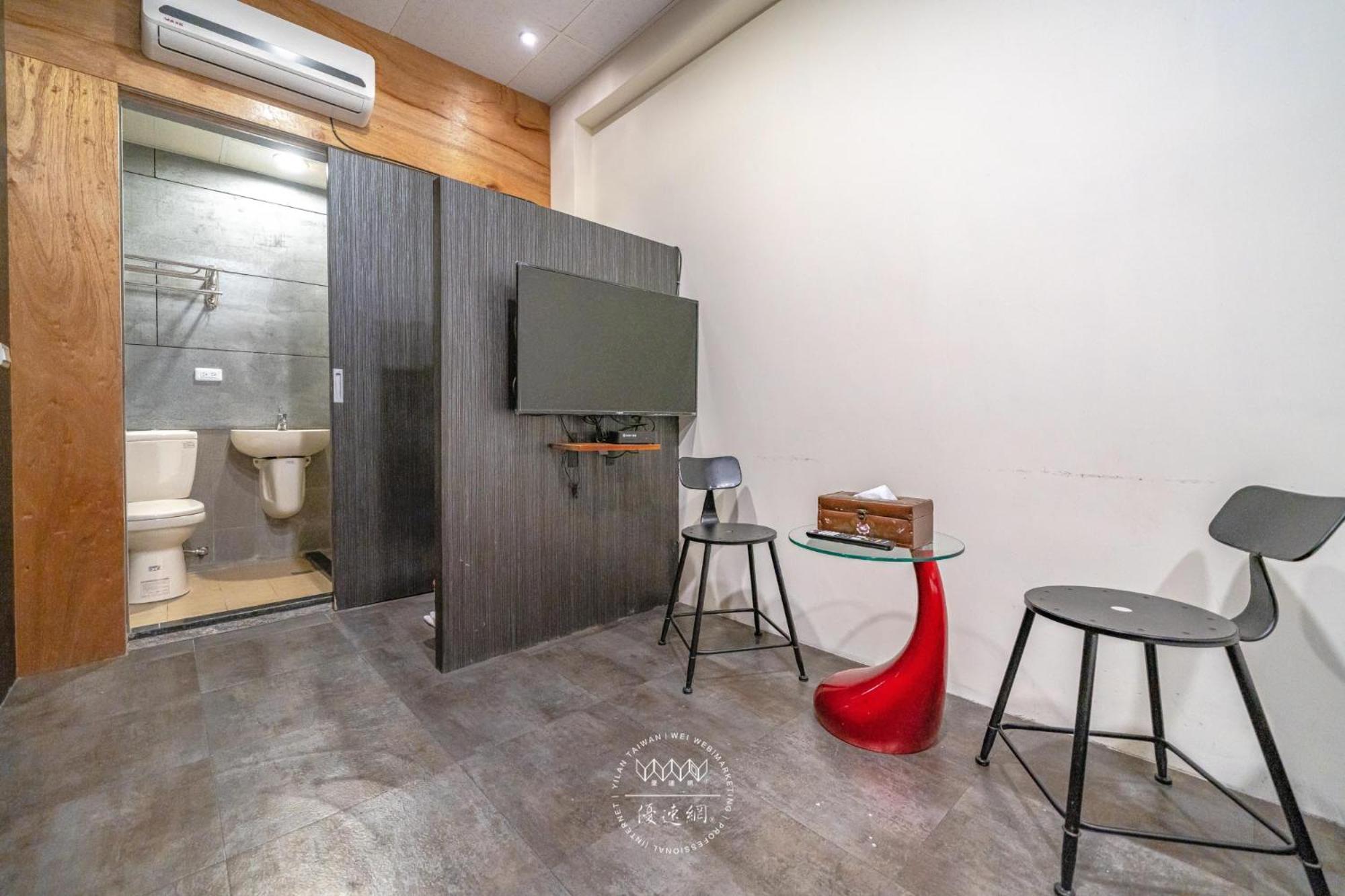 羅東夜市 工業loft旅宿 Loft House Luodong Exterior photo
